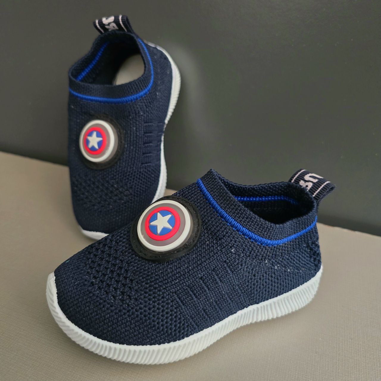 Sneakers For Kids captain America Design Size 19-22