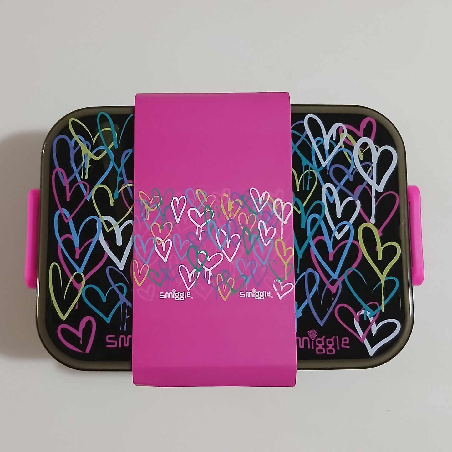 Smiggle Heart Design Lunch Box 21x17x6cm