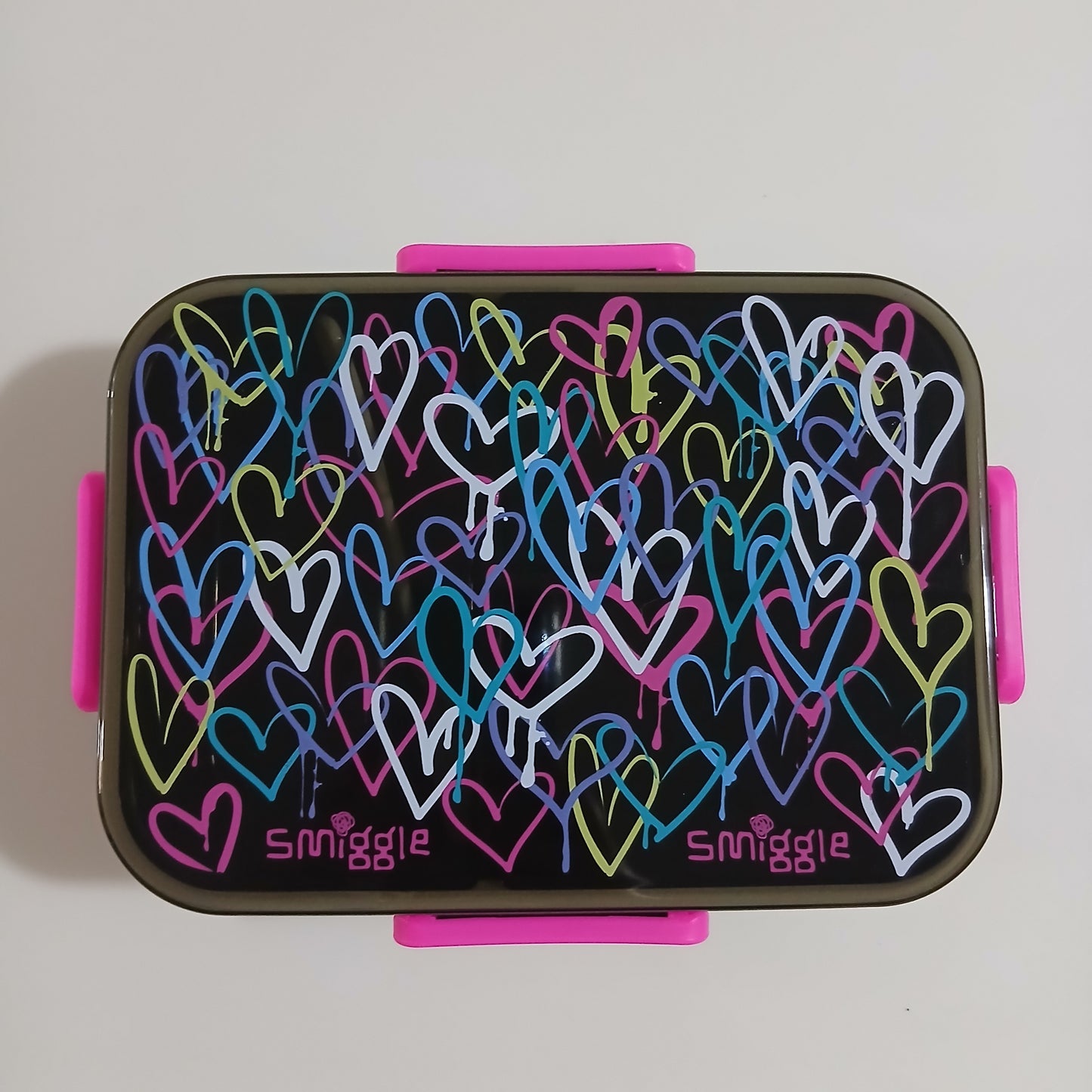 Smiggle Heart Design Lunch Box 21x17x6cm