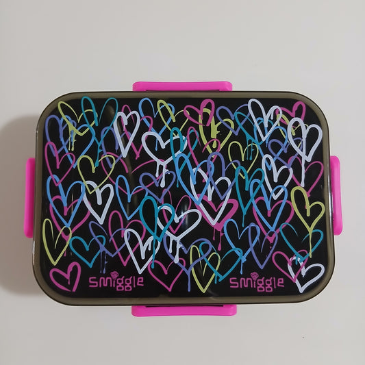 Smiggle Heart Design Lunch Box 21x17x6cm