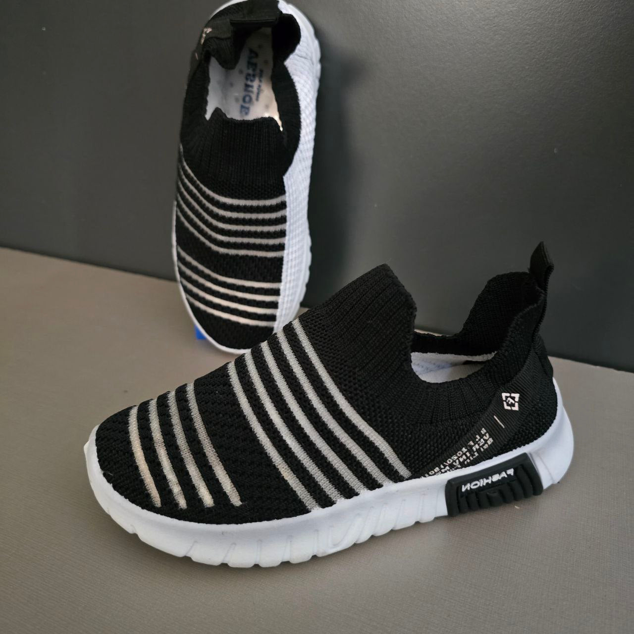 Sneakers For Girls With Arch Size 31-34
