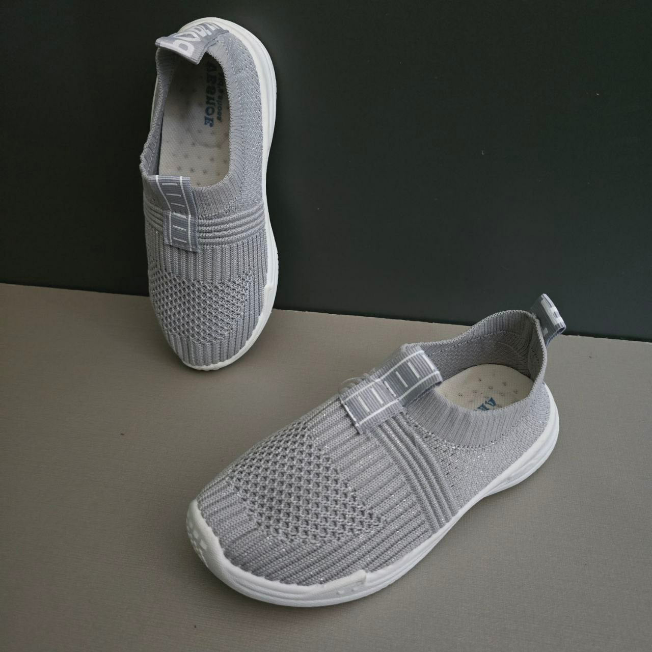 Sneakers For Girls With Arch Size 30-31
