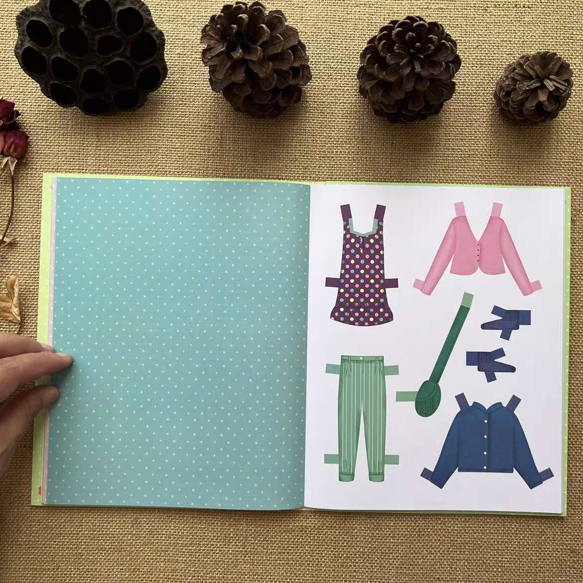 Usborn Cut-Out Paper Dolls By: Fiona Watt