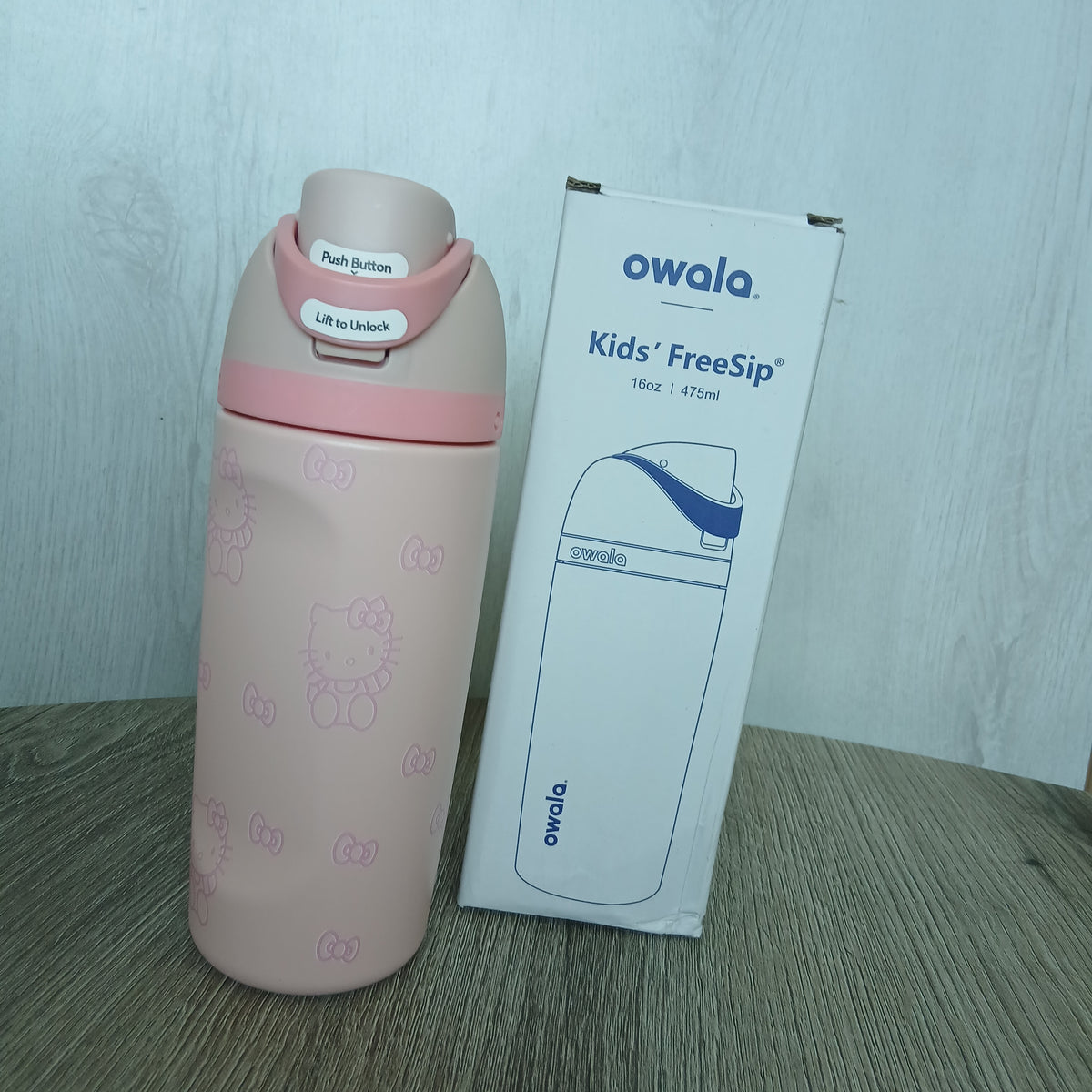 Pink Hello Kitty 480ml insulated bottle detail photo