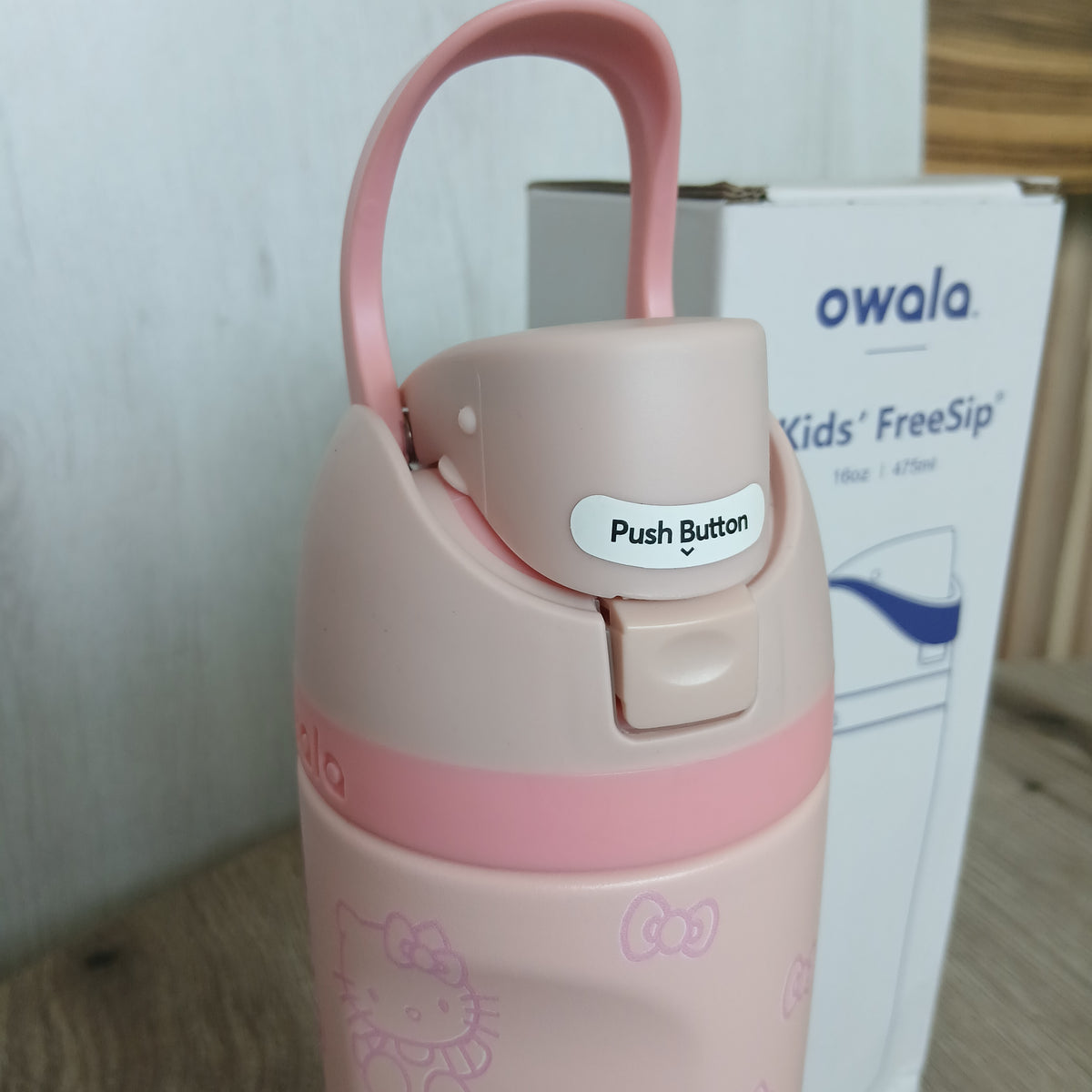 Pink Hello Kitty 480ml water bottle additional product view