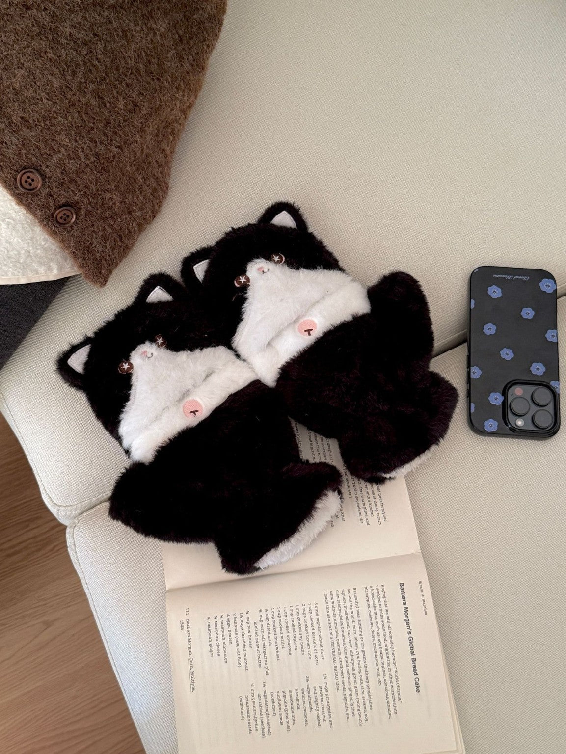 Detail of cat mittens with fingerless gloves and foldover paw covers