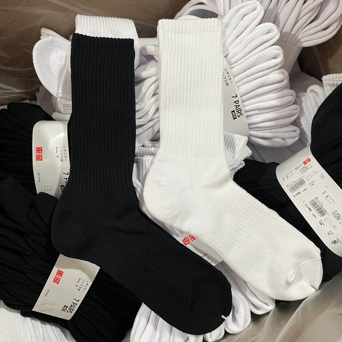 Men's crew socks in black and white