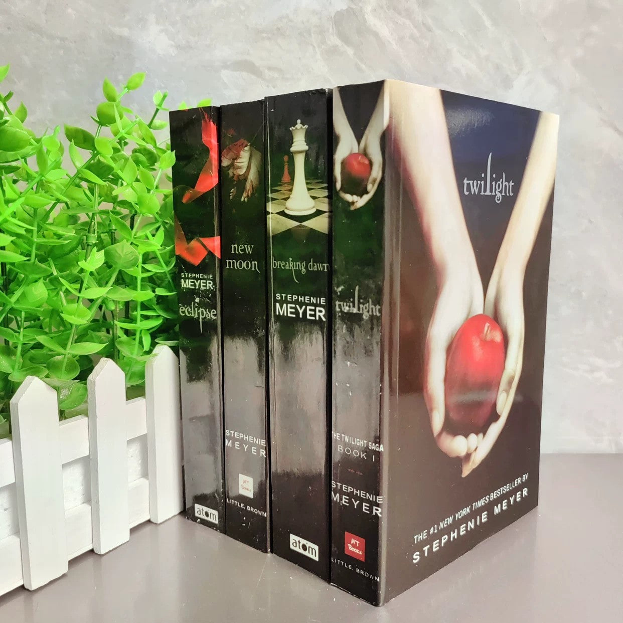 The Twilight Saga Complete Collection Box Set – 4 Books by Stephenie Meyer
