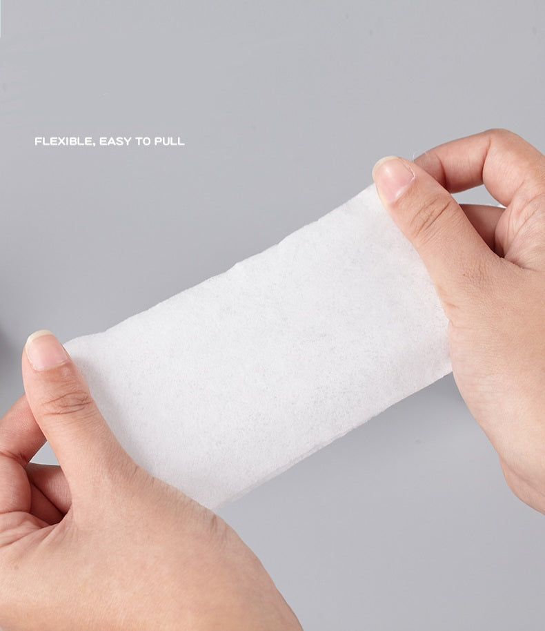Mini Wet Wipes Keychain Can – 30 Sheets | 8 × 5 cm
