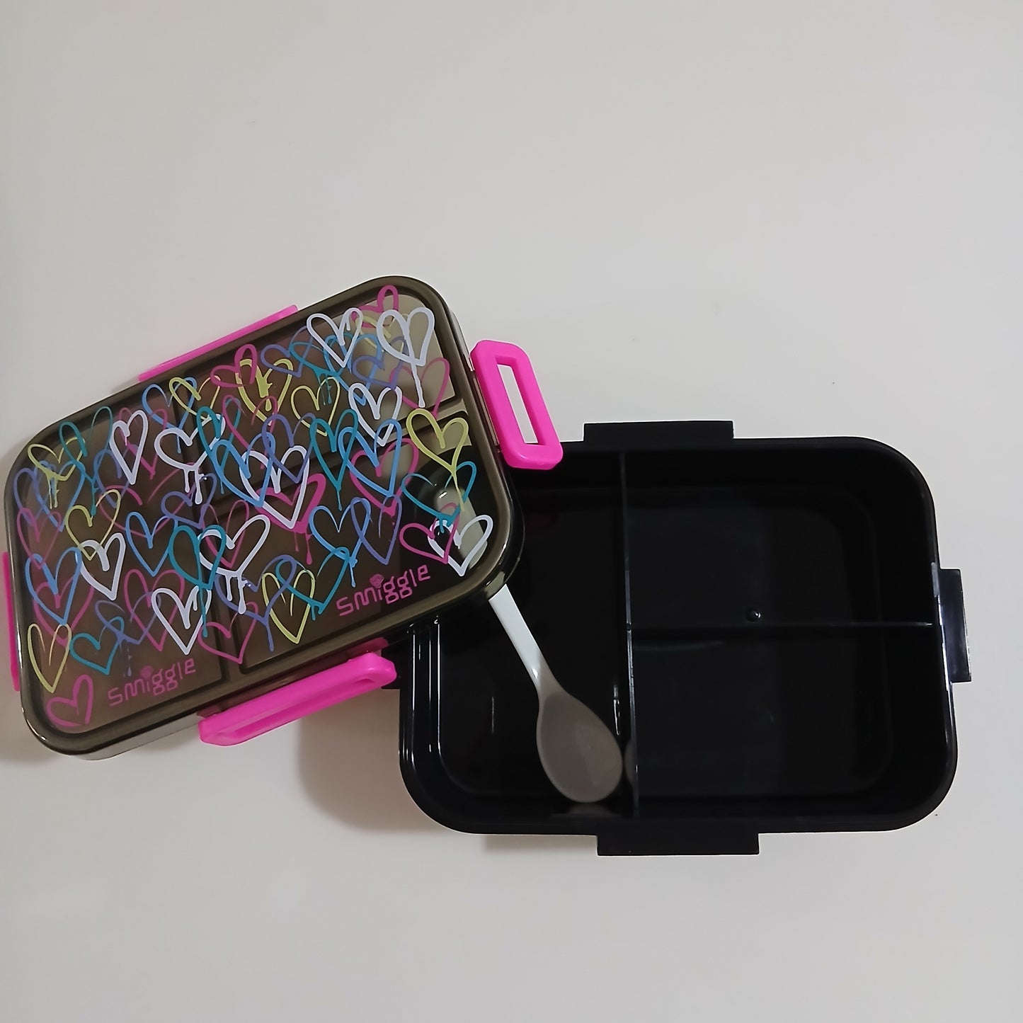 Smiggle Heart Design Lunch Box 21x16.5x6cm
