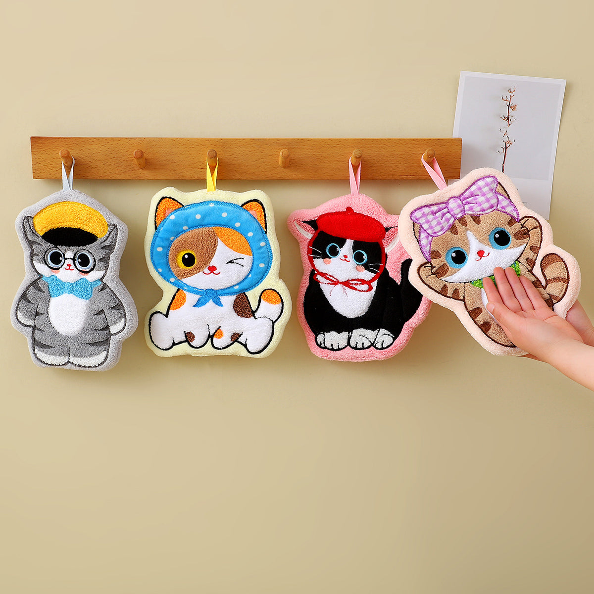 Cute Cat Coral Fleece Hanging Hand Towel – 24 × 19 cm