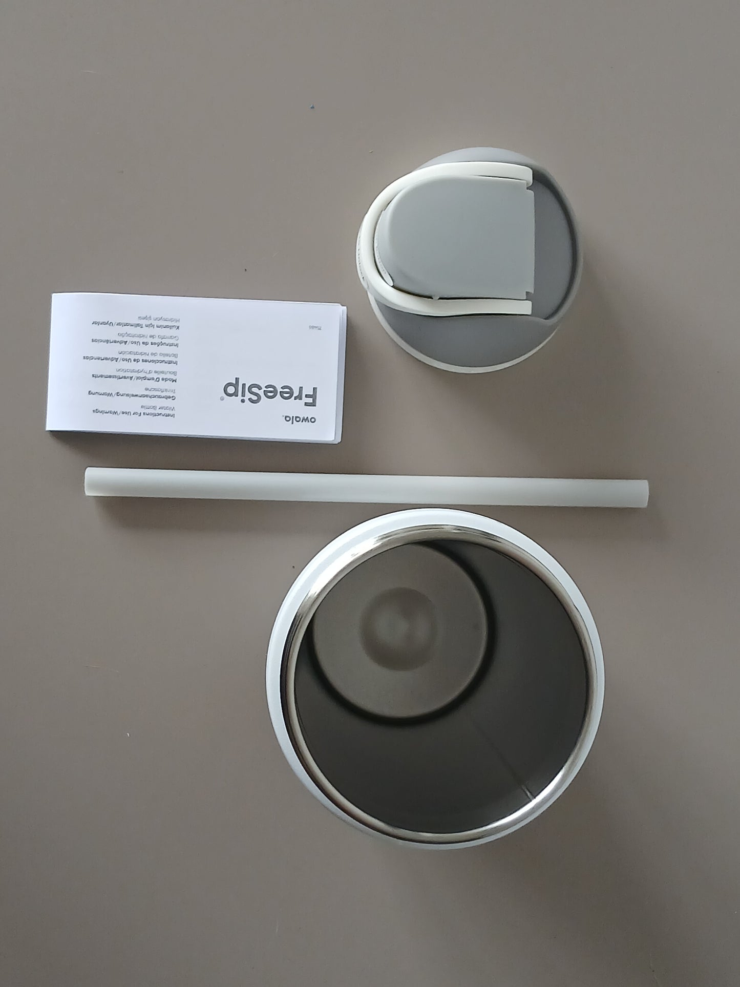Owala Stainless Steel FreeSip Leak-proof White + Grey Snoopy | 710-950ml