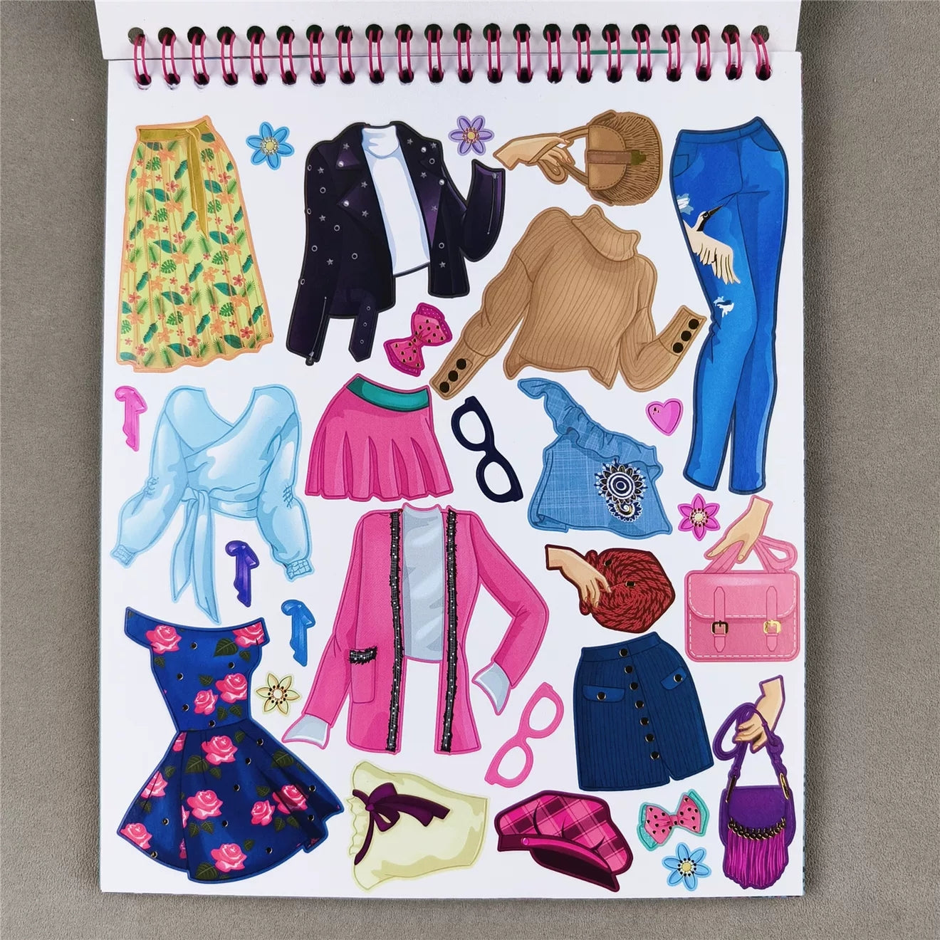 Fashion Design Book " Stickers & Stencils " | Besties | 6+