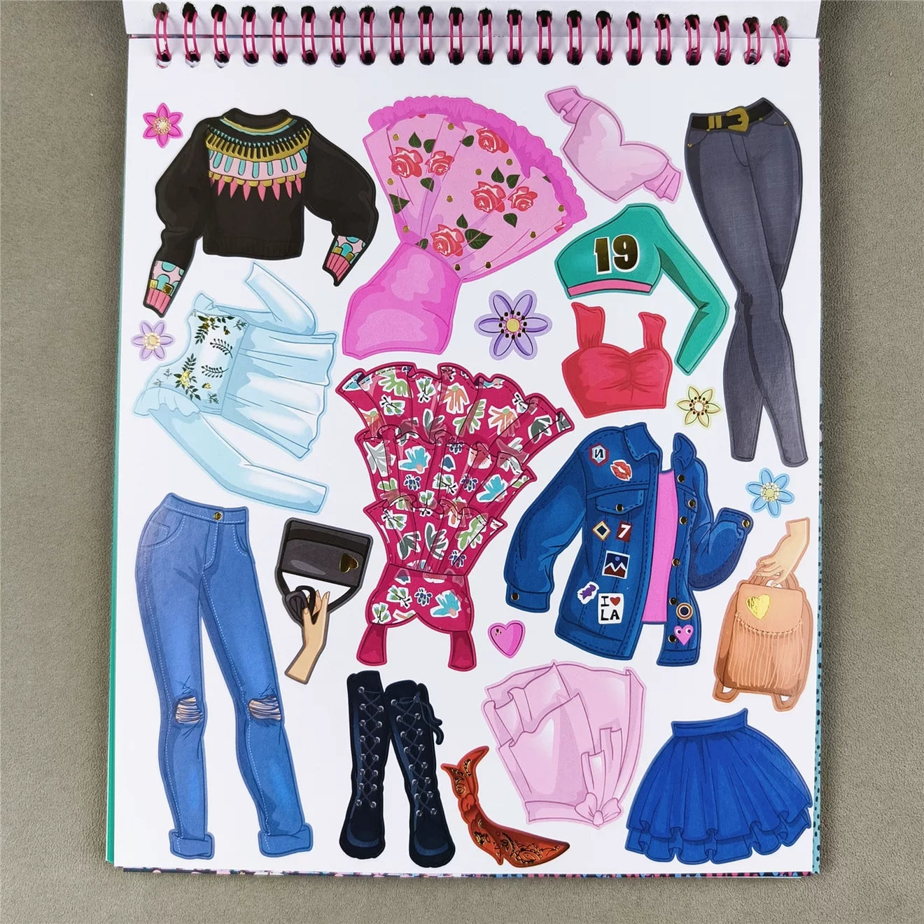 Fashion Design Book " Stickers & Stencils " | Besties | 6+
