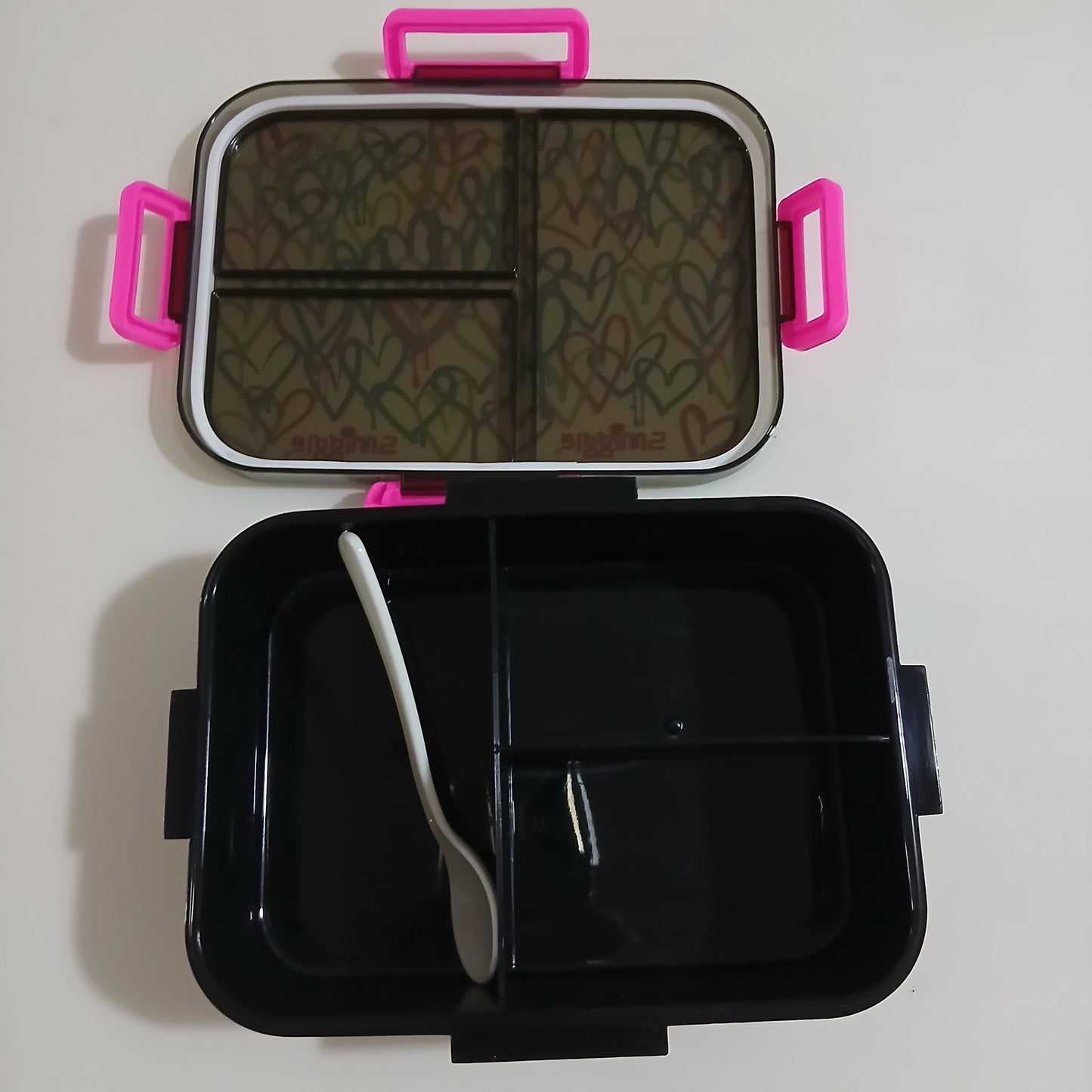 Smiggle Heart Design Lunch Box 21x16.5x6cm