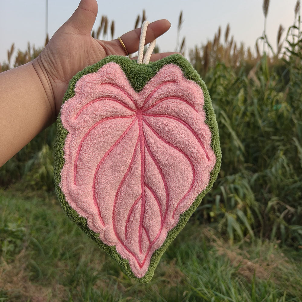 Cute Leaf Hanging Hand Towel – 26 × 18 cm