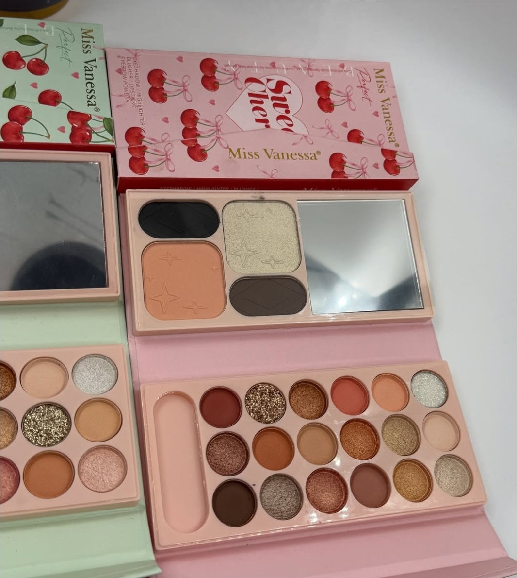 Palette Sweet Cherry Miss Vanessa Cosmetics