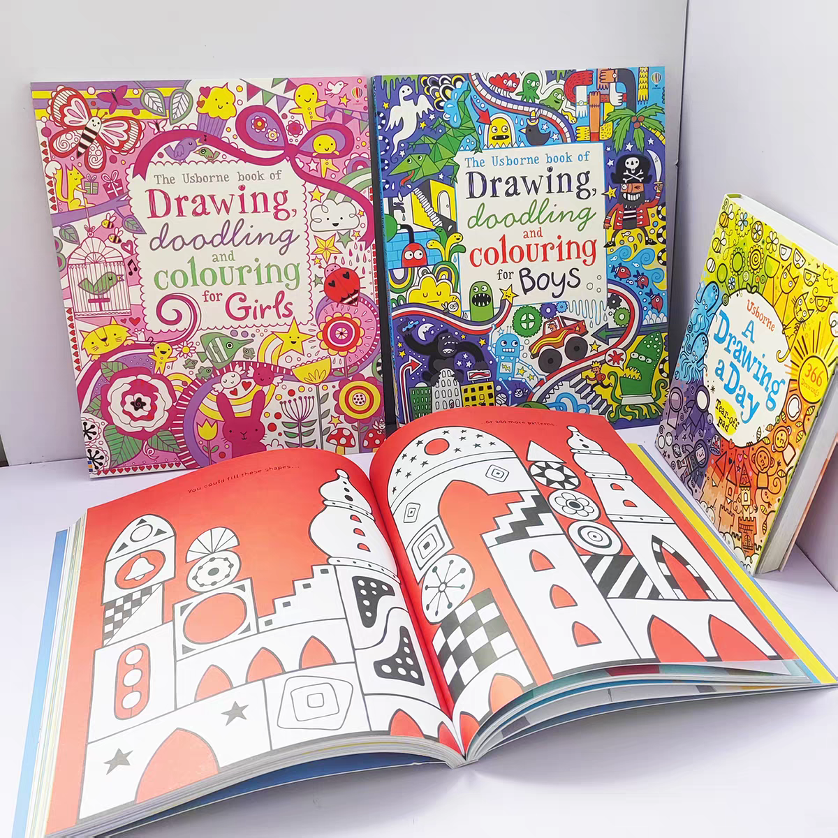 The Usborne Book Of Drawing , Doodling And Colouring | Soft Cover 3+